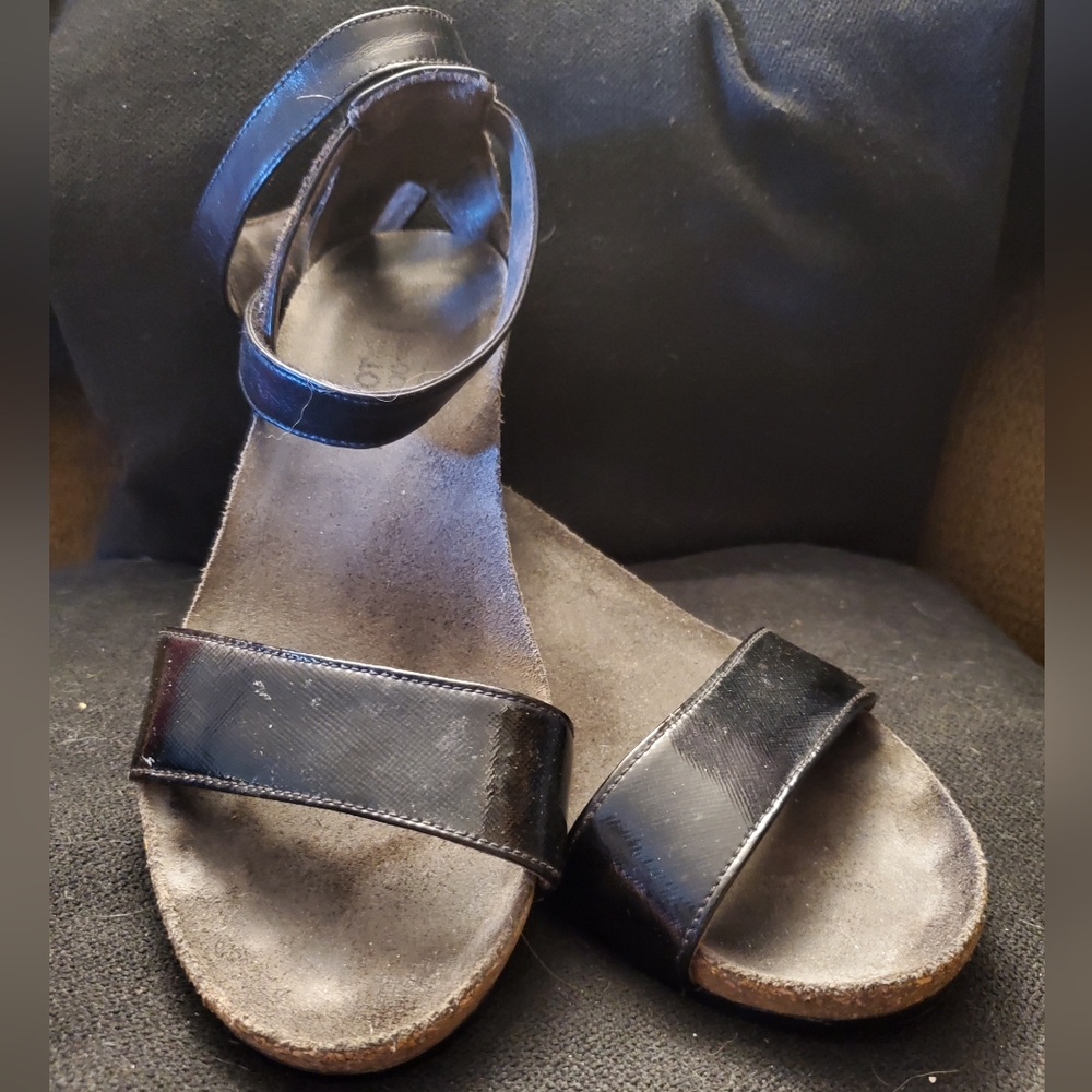 Black patent leather NAOT small-platform sandals with ankle strap size 39
